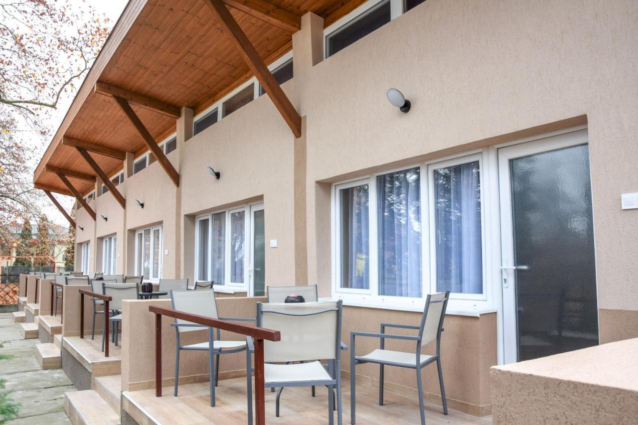 Lakeside Apartmanhaz