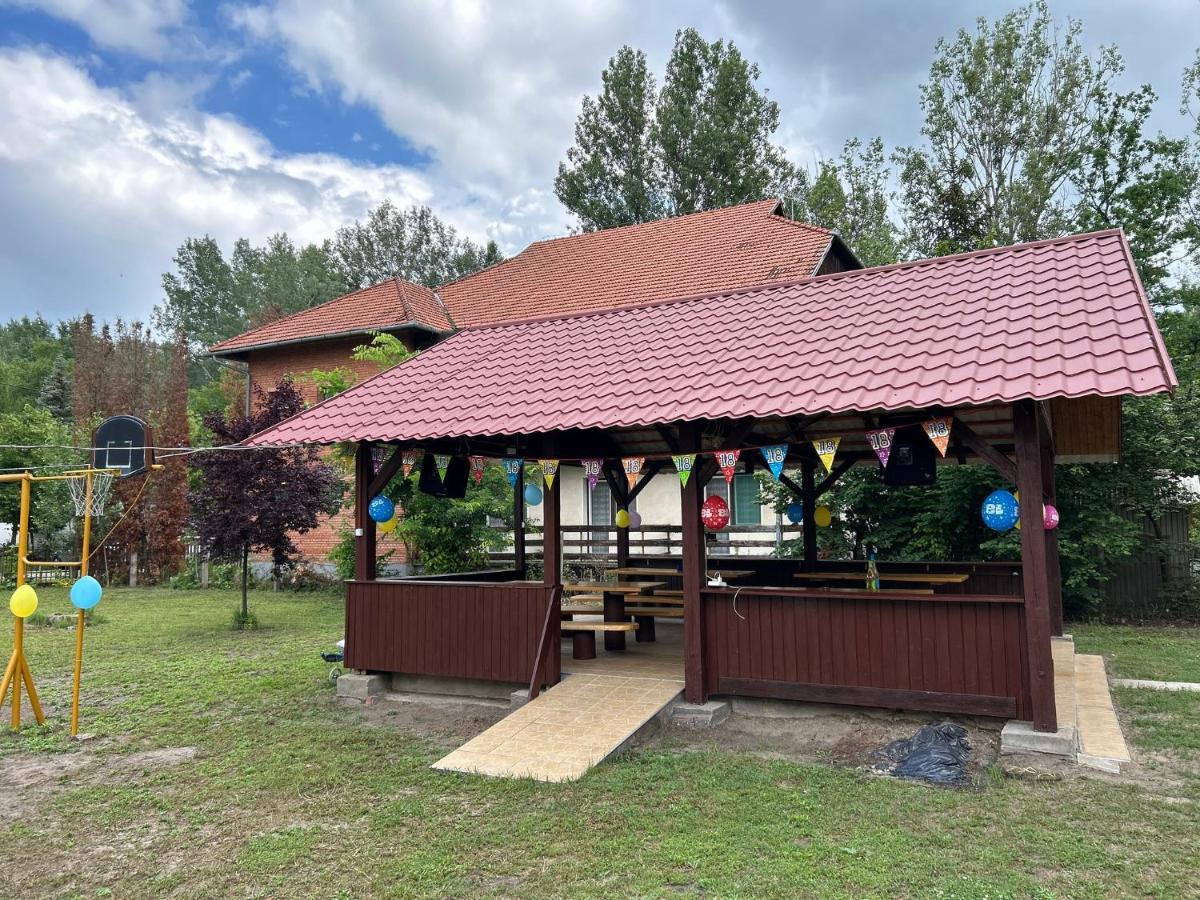 Lakeside Apartmanhaz *