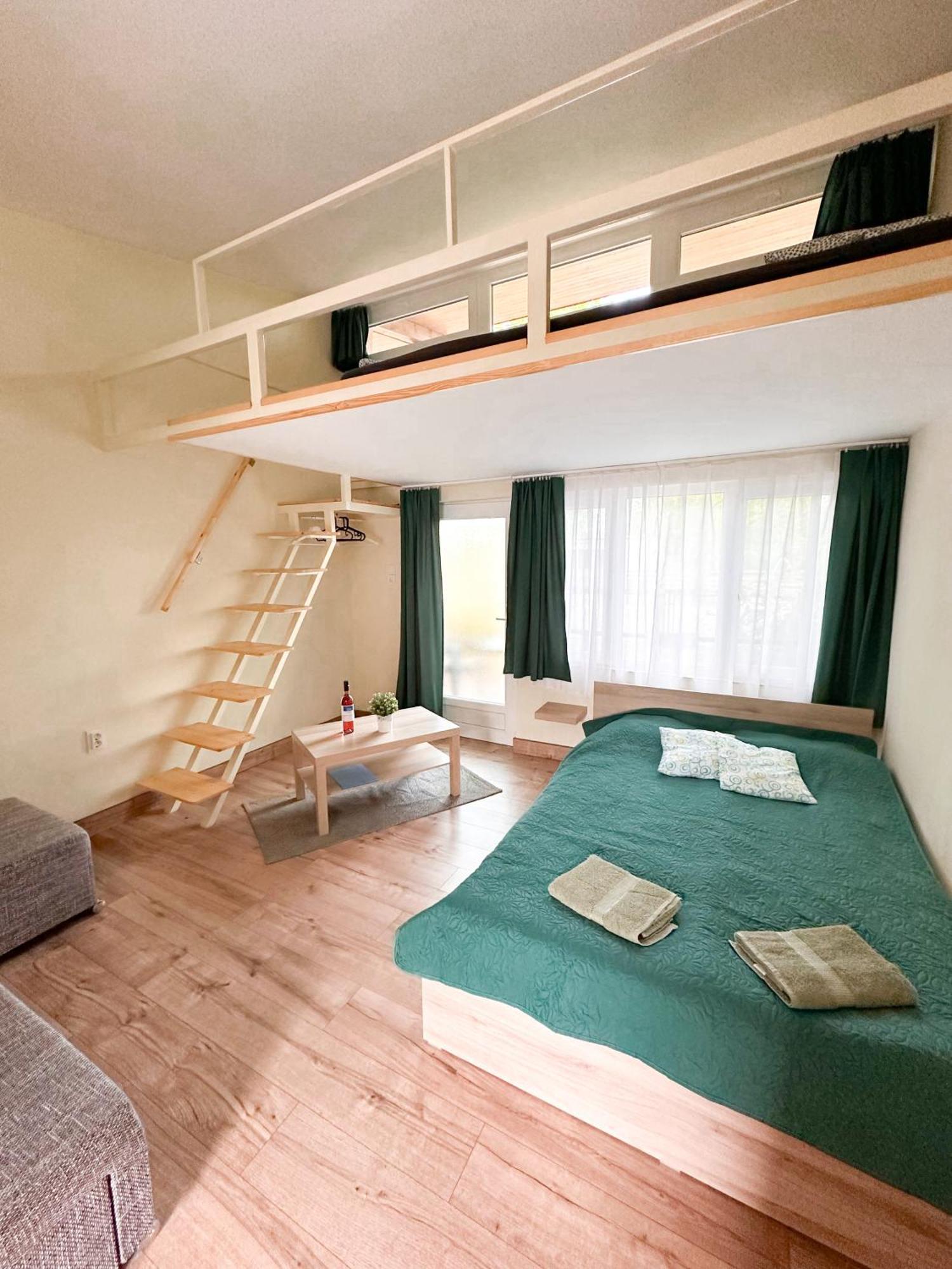 Lakeside Apartmanhaz